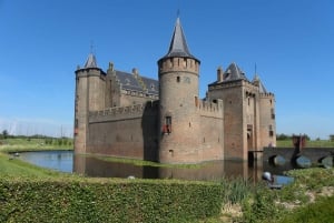 From Amsterdam: Amsterdam Castle Muiderslot Private Tour