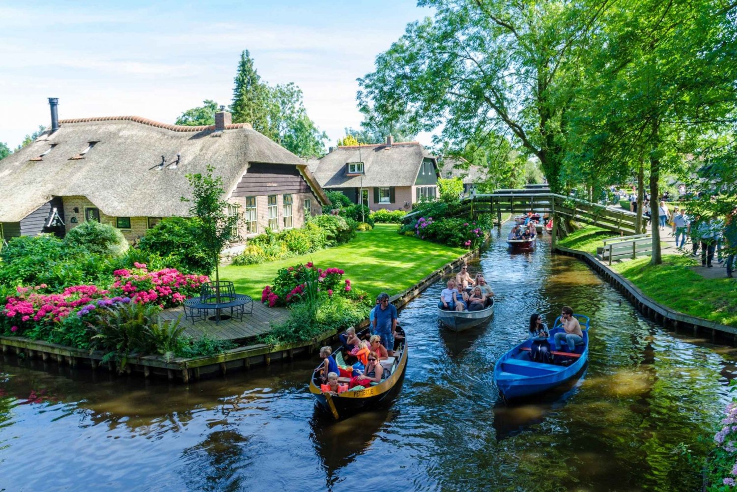Von Amsterdam aus: Tagestour nach Giethoorn mit lokaler Bootstour