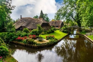 From Amsterdam: Day Trip to Giethoorn with Local Boat Tour