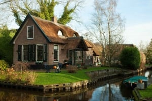 Amsterdam: Dagsutflykt, båttur och rundvandring i Giethoorn