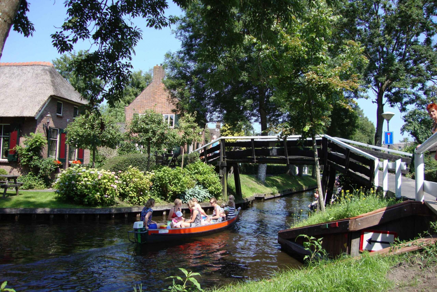 From Amsterdam: Day Trip to Giethoorn with Lunch