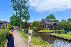 Desde Ámsterdam: excursión de un día a Giethoorn con recorrido por los canales y el pueblo