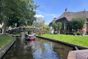 Desde Ámsterdam: excursión de un día a Giethoorn con recorrido por los canales y el pueblo