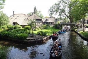 Giethoorn Day Trip with Small Electric Boat