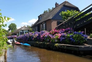 Z Amsterdamu: Jednodniowa wycieczka do Giethoorn małą łodzią elektryczną