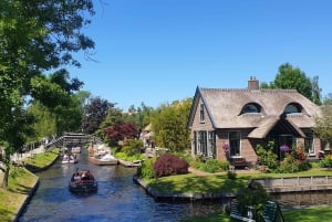 From Amsterdam: Giethoorn Day Trip with Small Electric Boat