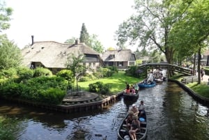 From Amsterdam: Giethoorn Day Trip with Small Electric Boat