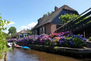 From Amsterdam: Giethoorn Day Trip with Small Electric Boat