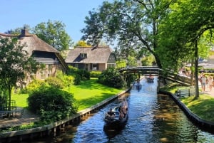 From Amsterdam: Giethoorn Day Trip with Small Electric Boat