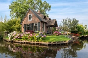 From Amsterdam: Giethoorn Day Trip with Small Electric Boat