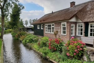 From Amsterdam: Giethoorn Day Trip with Small Electric Boat