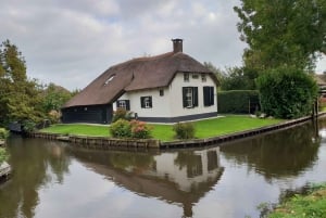 From Amsterdam: Giethoorn Day Trip with Small Electric Boat