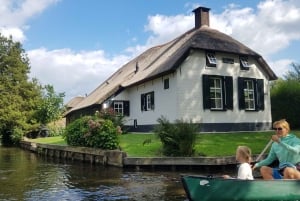 From Amsterdam: Giethoorn Day Trip with Small Electric Boat