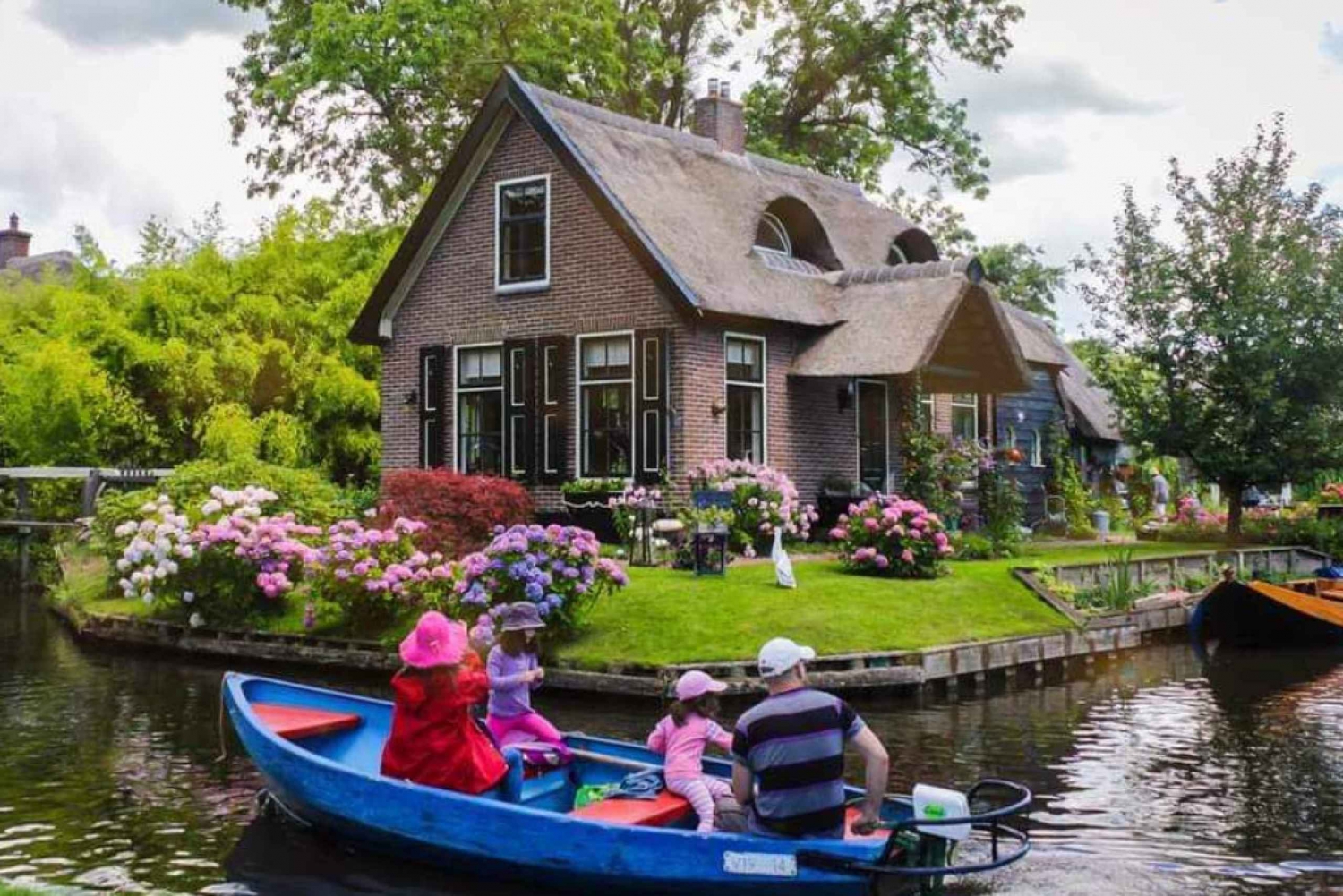 Z Amsterdamu: Jednodniowa wycieczka z przewodnikiem do Giethoorn z rejsem po kanałach