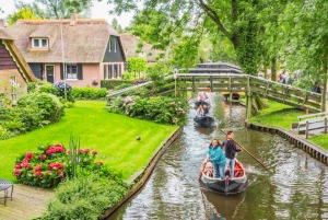 From Amsterdam: Giethoorn Guided Day Trip with Canal Cruise
