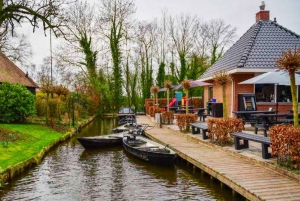 From Amsterdam: Giethoorn Guided Day Trip with Canal Cruise