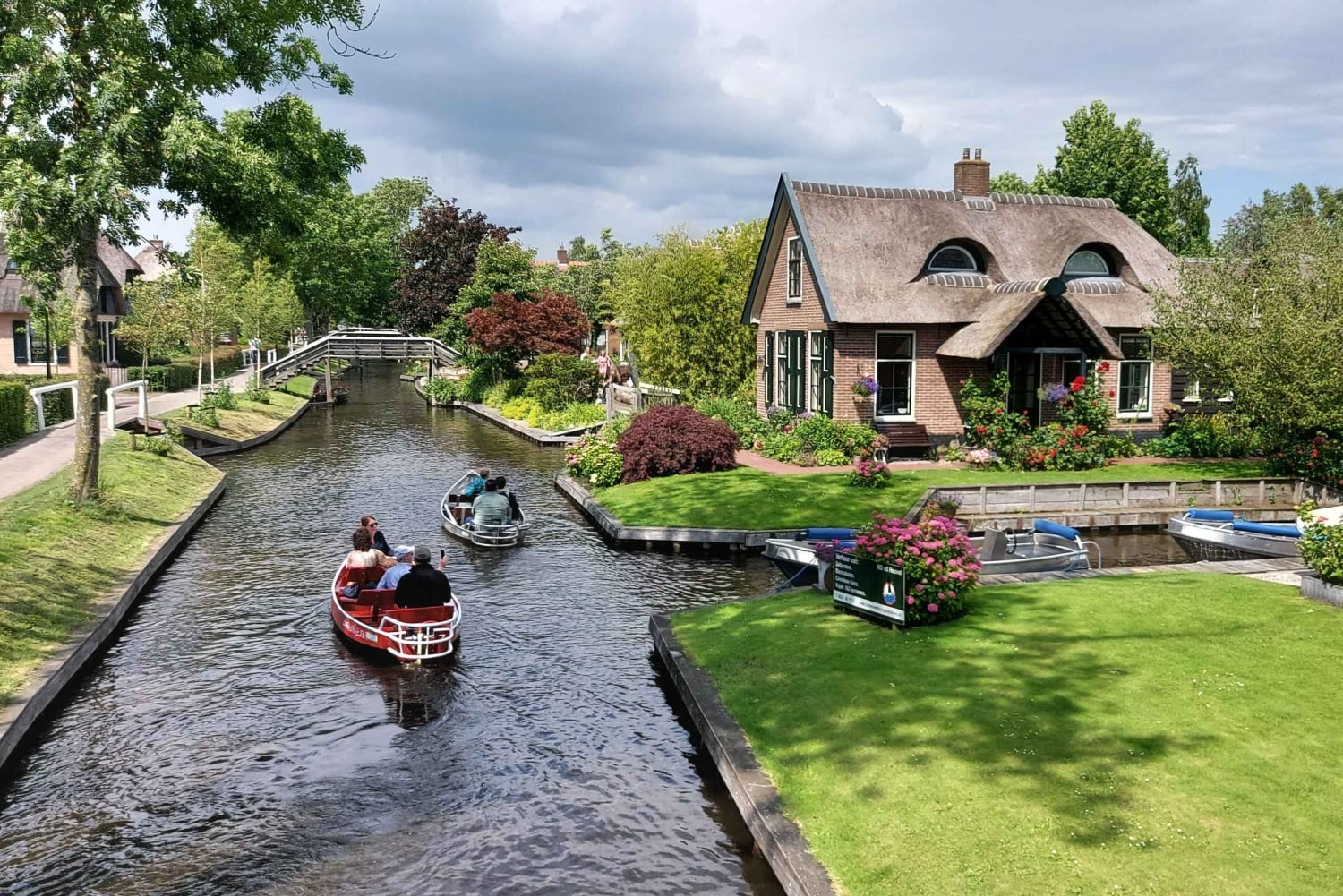 Desde Ámsterdam: tour en grupo reducido a Giethoorn con paseo en barco