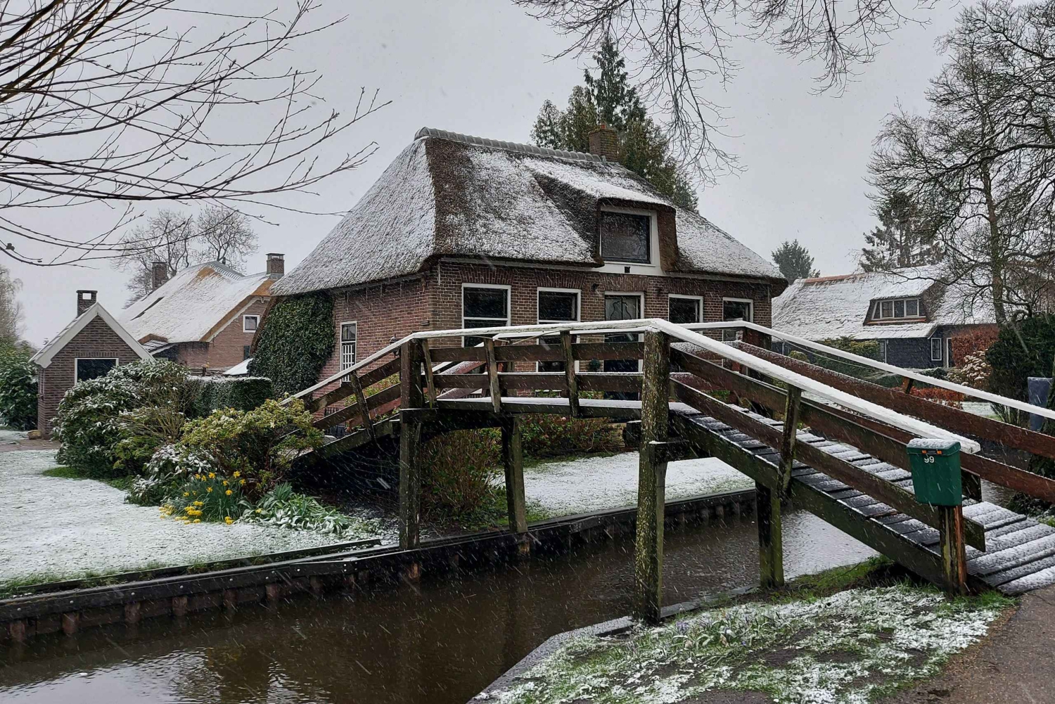 Desde Ámsterdam: tour en grupo reducido a Giethoorn con paseo en barco