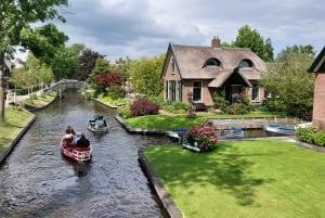 From Amsterdam: Giethoorn Small Group Tour with Boat Ride