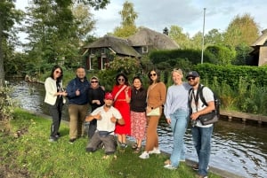 From Amsterdam: Giethoorn Small Group Tour with Boat Ride