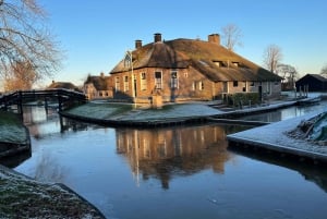 From Amsterdam: Giethoorn Small Group Tour with Boat Ride