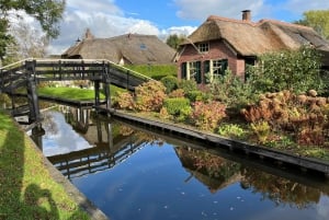 From Amsterdam: Giethoorn Small Group Tour with Boat Ride