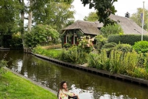 From Amsterdam: Giethoorn Small Group Tour with Boat Ride