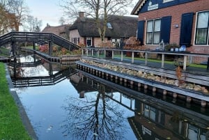 From Amsterdam: Giethoorn Small Group Tour with Boat Ride