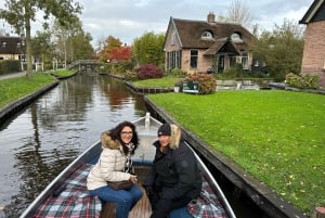 From Amsterdam: Giethoorn Small Group Tour with Boat Ride