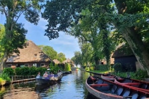 From Amsterdam: Giethoorn Small Group Tour with Boat Ride