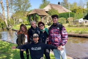 From Amsterdam: Giethoorn Small Group Tour with Boat Ride