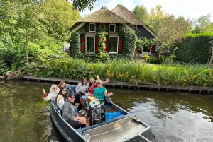 Desde Ámsterdam: tour en grupo reducido a Giethoorn con paseo en barco