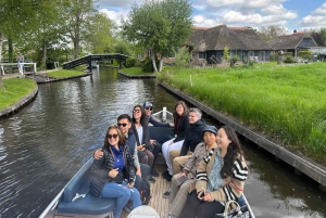 Desde Ámsterdam: tour en grupo reducido a Giethoorn con paseo en barco