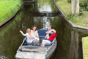 Desde Ámsterdam: tour en grupo reducido a Giethoorn con paseo en barco