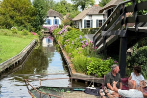 Desde Ámsterdam: tour en grupo reducido a Giethoorn con paseo en barco