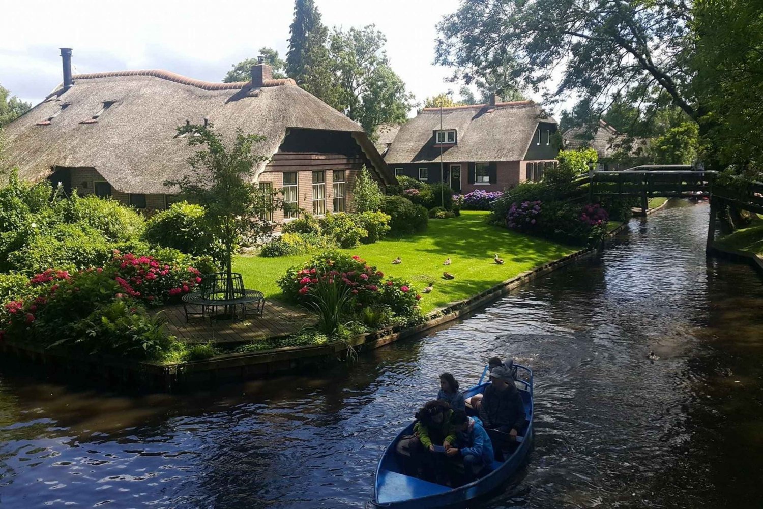 From Amsterdam: Giethoorn & Zaanse Schans Day Tour with Boat