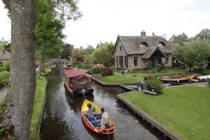From Amsterdam: Giethoorn & Zaanse Schans Tour w/ Boat Ride