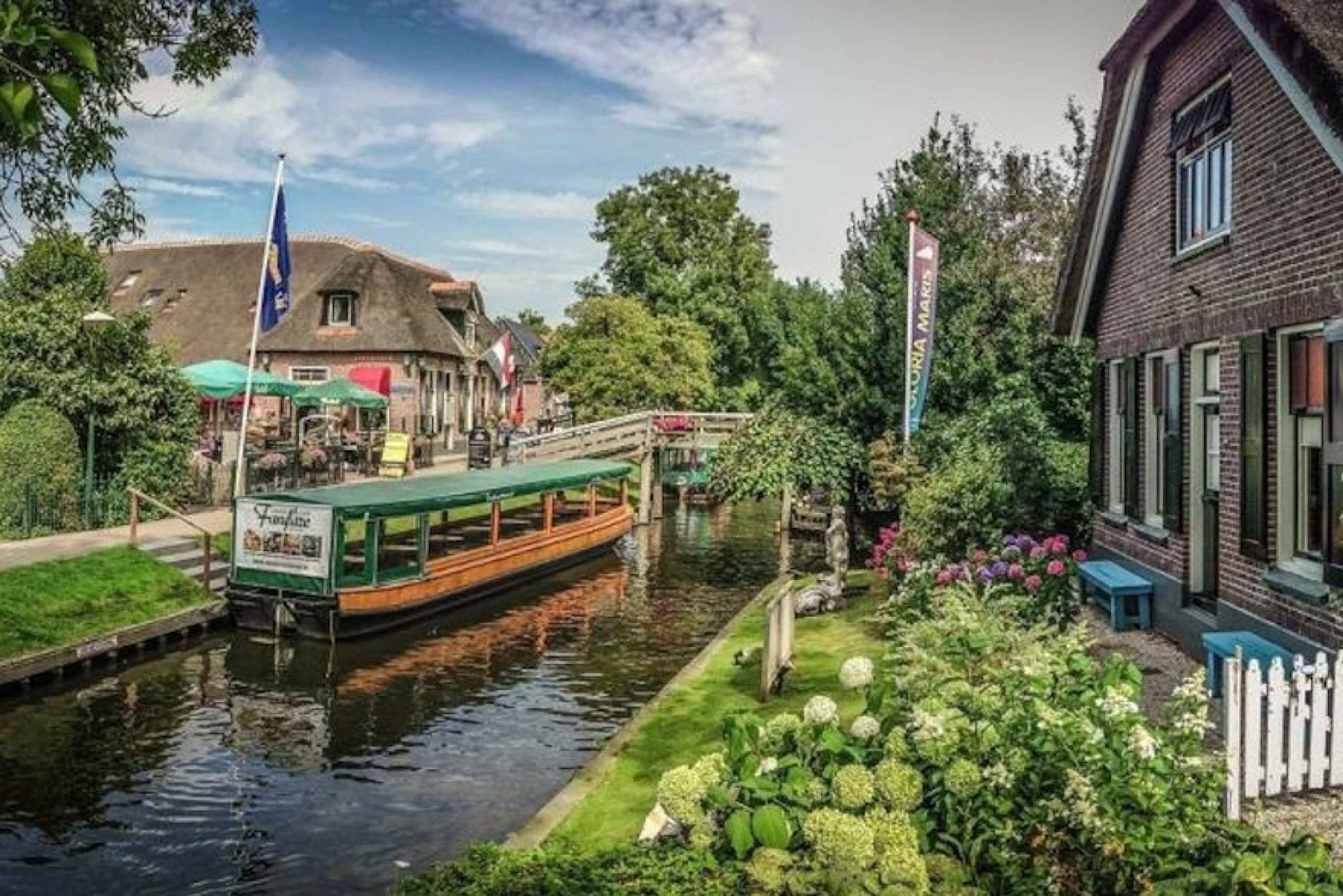 From Amsterdam: Private Tour to Giethoorn with Canal Cruise