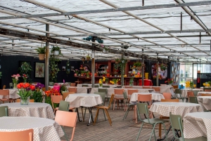 アムステルダム発：チューリップ畑体験 – The Tulip Barnへようこそ