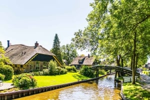 From Amsterdam: Ultimate Giethoorn Experience with Boat Tour