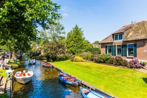 From Amsterdam: Ultimate Giethoorn Experience with Boat Tour