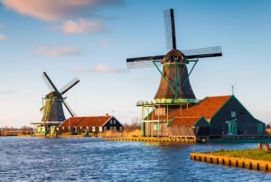 From Amsterdam: Windmills of Zaanse Schans Tour in Spanish