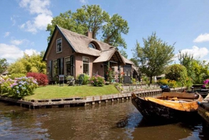 From Amsterdam: Private Giethoorn Tour by Car