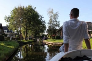 Giethoorn: Live Guided Tour with Cruise & Cheese Platter