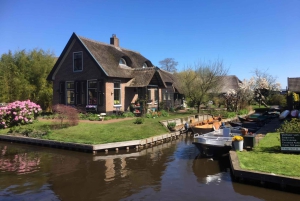 Giethoorn: Private Day Trip with Boat Tour from Amsterdam