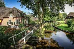 From Amsterdam: Giethoorn Sightseeing Tour and Canal Cruise