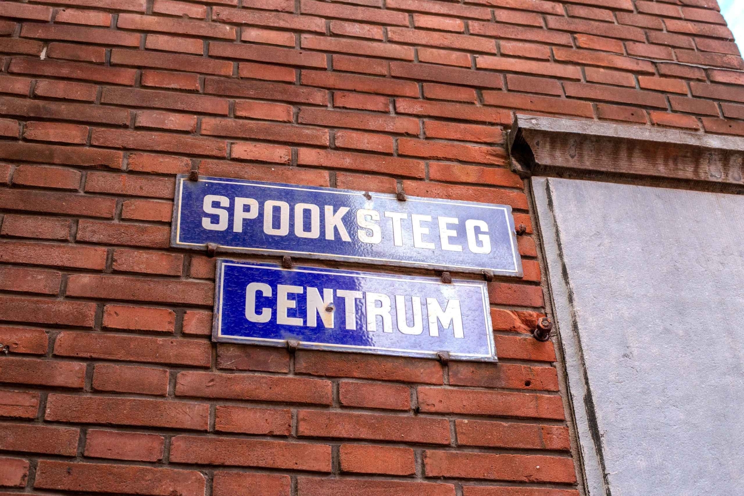 Tour a piedi guidato di Amsterdam: storia oscura e storie di fantasmi