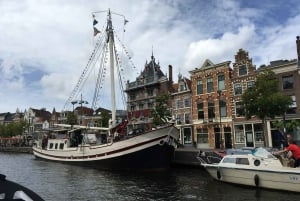 Haarlem City, Canal Cruise & Zaanse Schans Windmills Tour