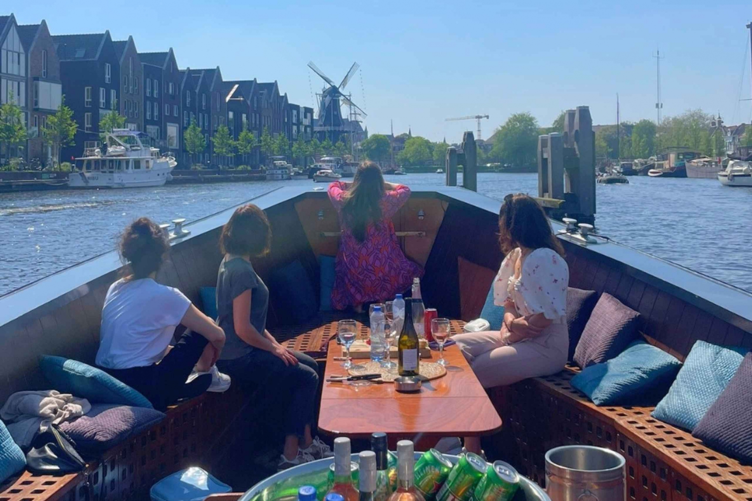 Haarlem: Sightseeing Boat Tour with Snacks and Drinks