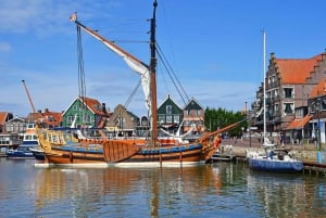 Privétour in Tesla, Zaandam, Zaanse Schans & Volendam.